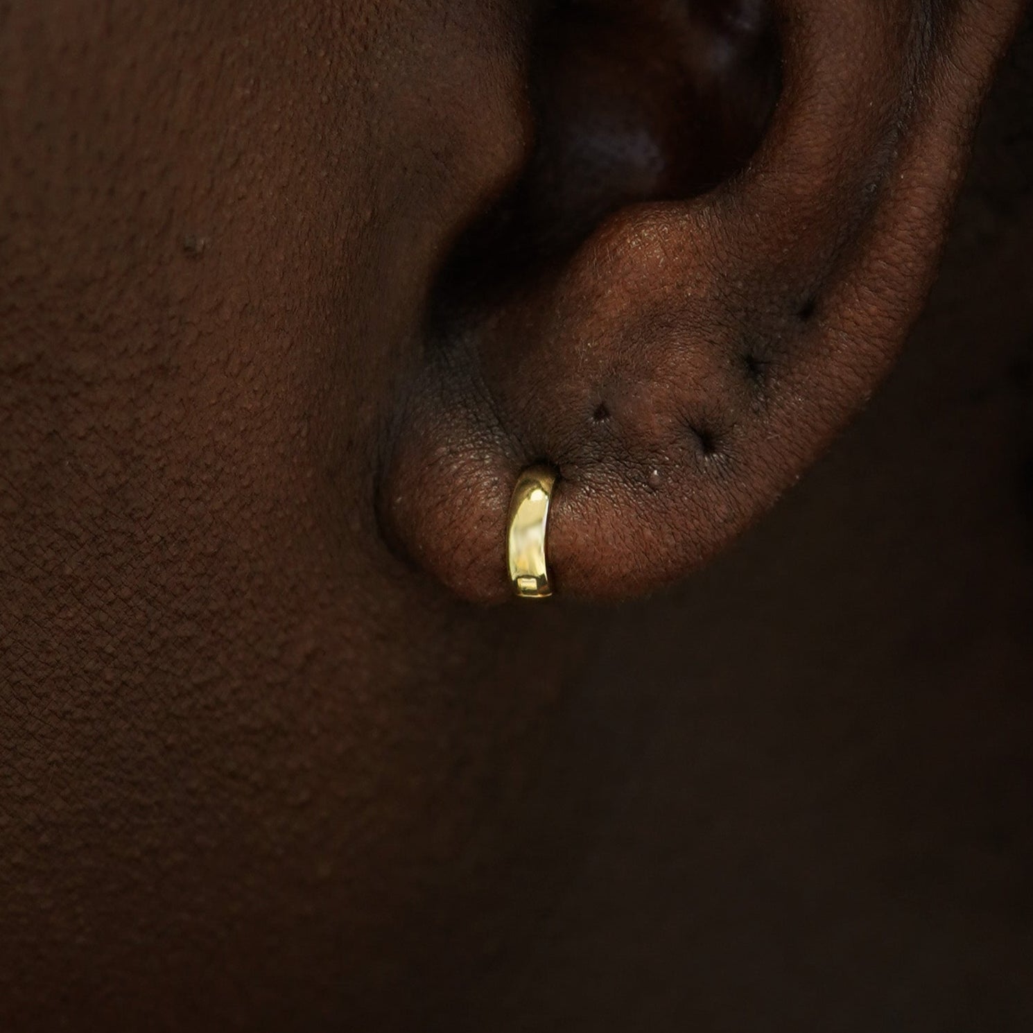 Automic Gold Mini Wide Huggies Sustainable Fine Jewelry