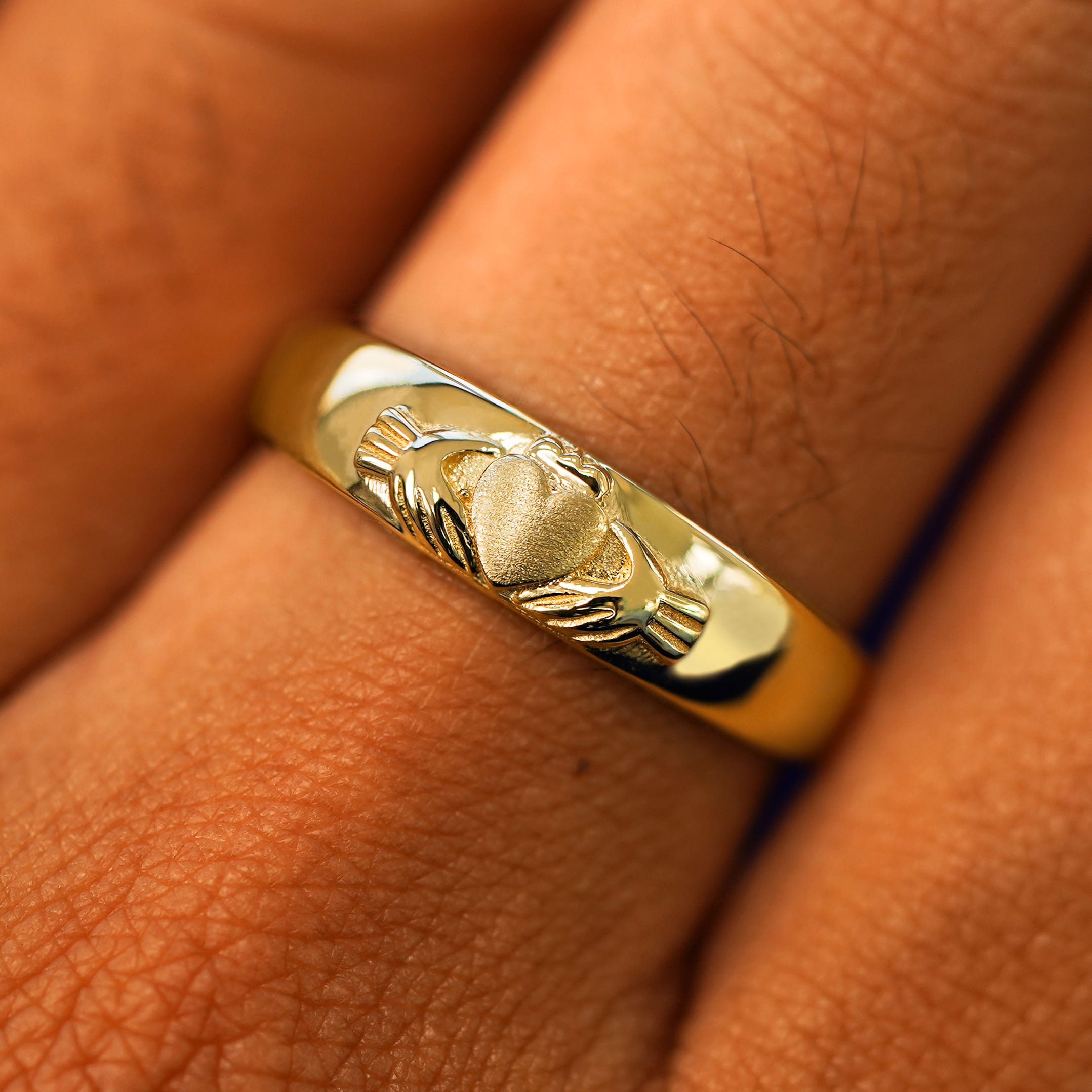 Automic Gold Claddagh Band Minimal Sustainable Fine Jewelry
