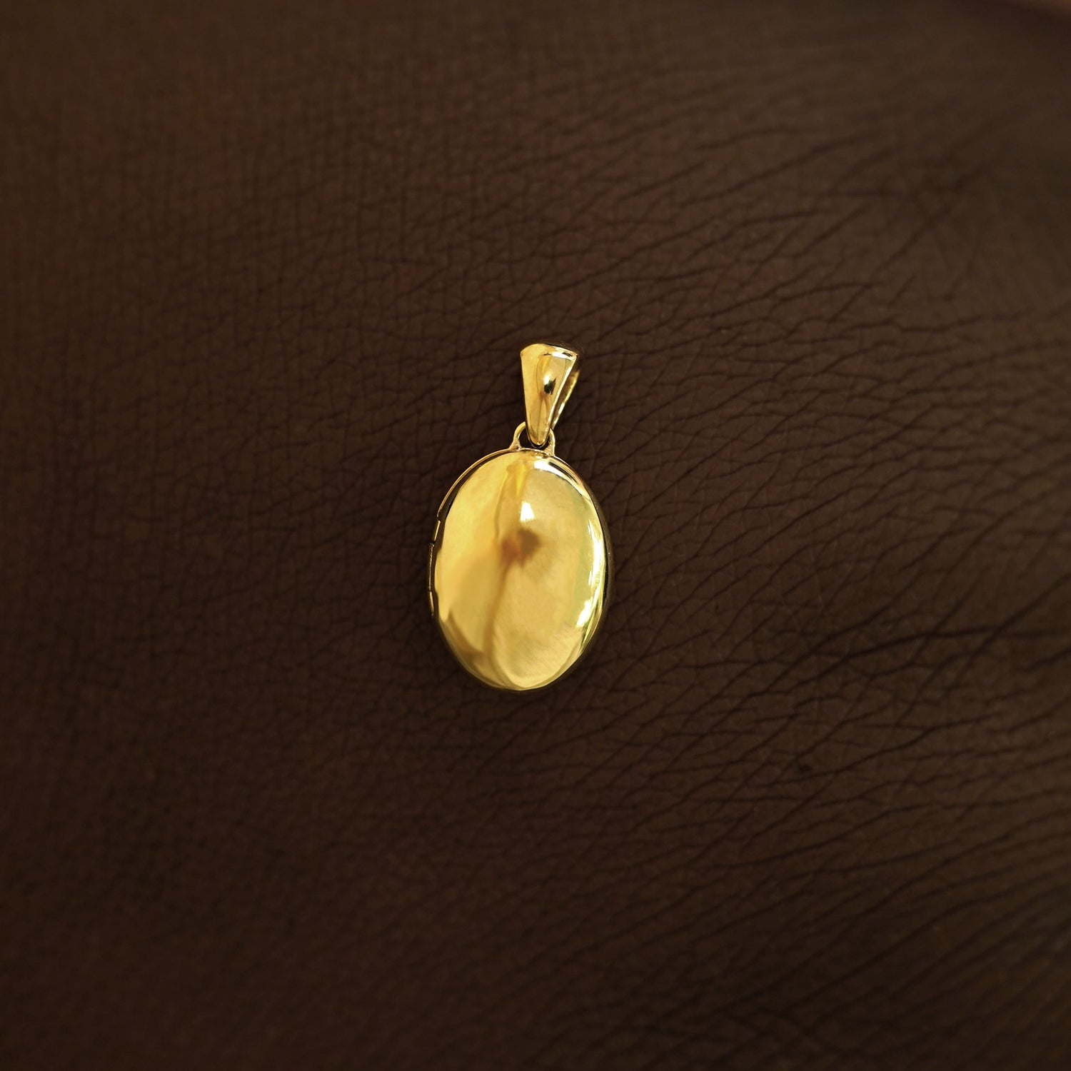 Automic Gold Oval Locket Pendant Minimalist Sustainable Fine Jewelry