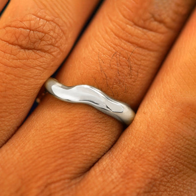Close up view of a model's fingers wearing a 925 sterling silver Liquid Band