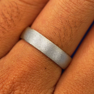 Close up view of a model's fingers wearing a Silver Mix Stardust Band