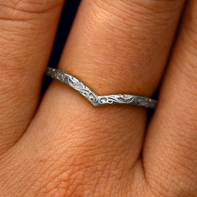 Close up view of a model's fingers wearing a 950 platinum Chevron Filigree Band
