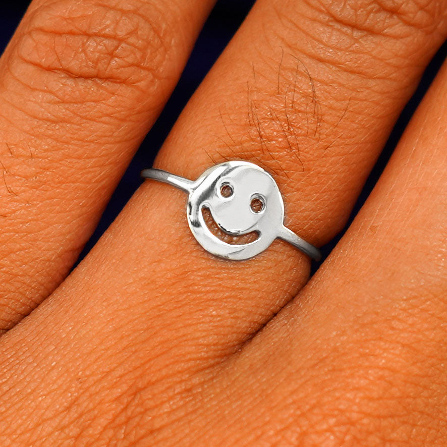 Close up view of a model's fingers wearing a 950 platinum Smiley Face Ring