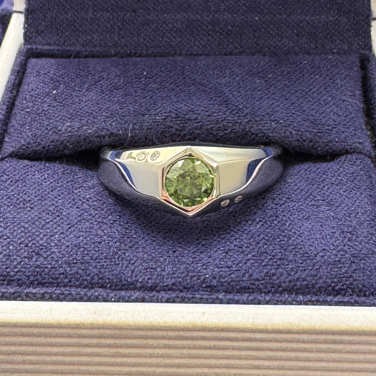 950 Platinum and Flush-hexagon-set 5mm Green Round Diamond on Chunky Signet with 4 flush-set Tiny Clear Diamonds Custom Ring, size 6.5