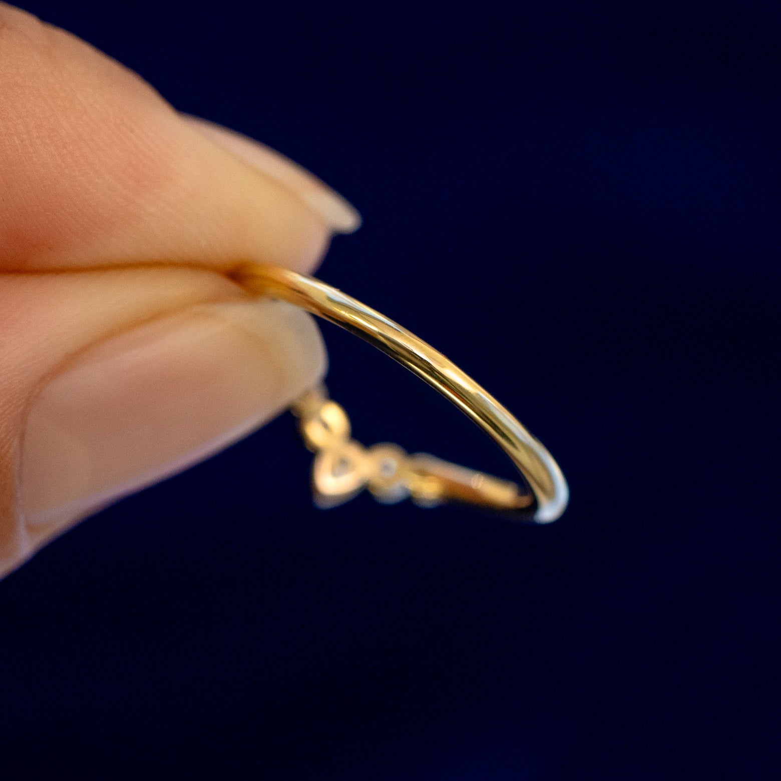 A model holding a Chevron Tiara Diamond Band backward to show the details of the back of the band