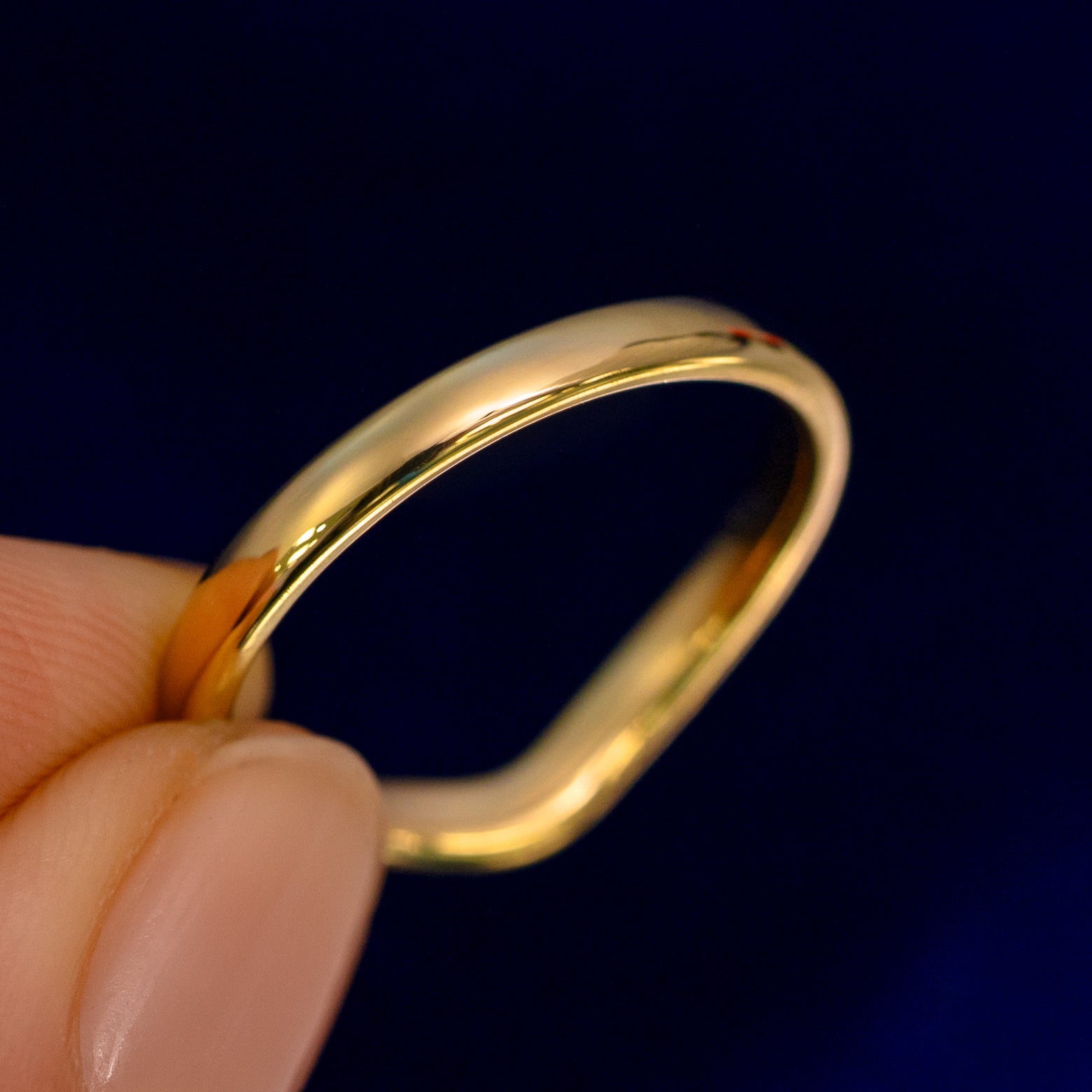 A model holding a Curvy Chevron Diamond Stars Band backward to show the details of the back of the band