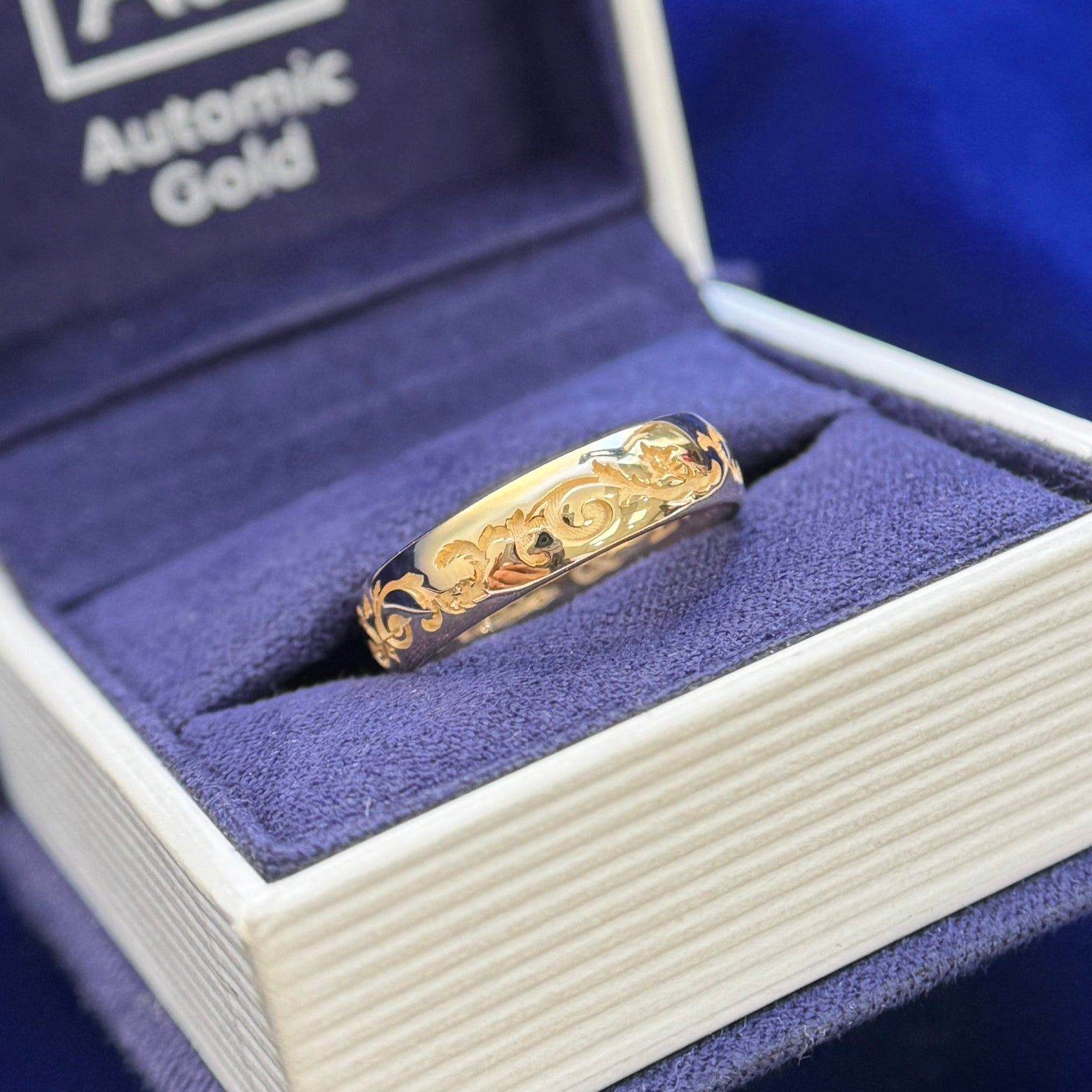 14k Yellow Gold Fine Lines Engraved Curvy Mirror 5mm Band Custom Ring, size 6.5