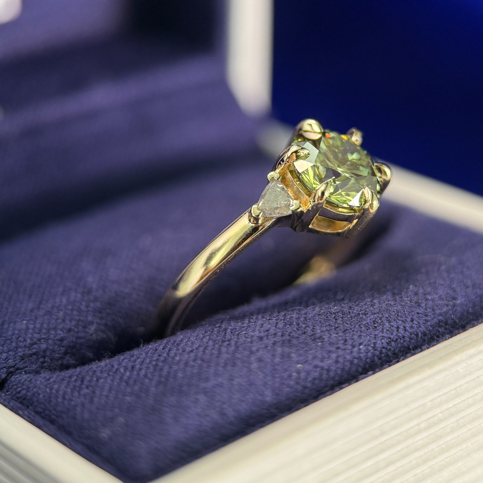 14k Yellow Gold and 6-claws-low set 1.75ct 7.7mm Green Round Lab Diamond with 0.25ct Trillion Salt-and-pepper Diamonds on 2mm Mix Mirror Custom Ring, size 7