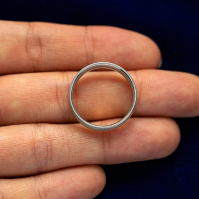 A 925 Silver Industrial Matte Band resting on a model's fingers to show the thickness of the band