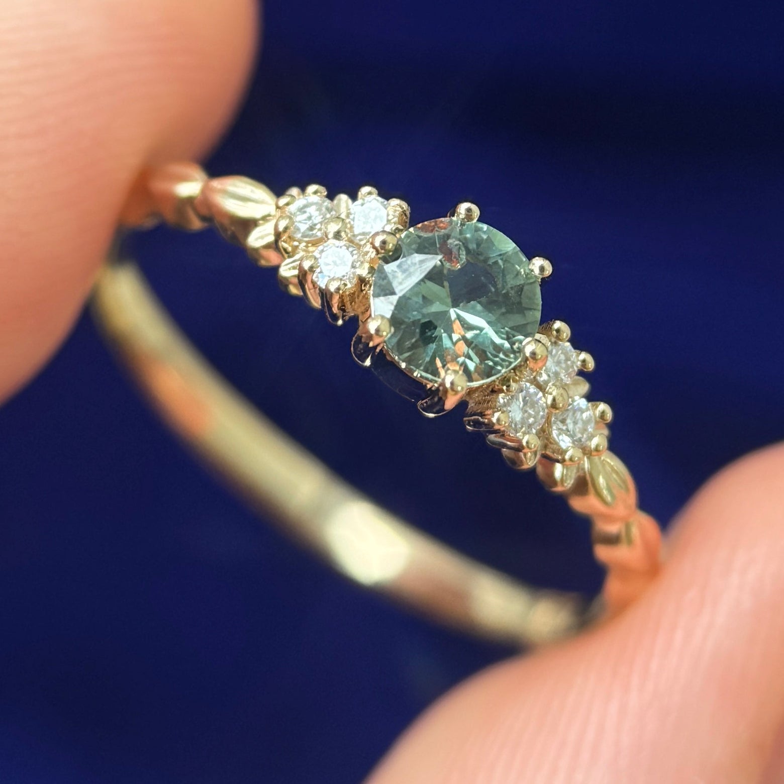 14k Yellow Gold Prongs-set 5mm Green Round Sapphire with 6pc white lab diamonds on Custom Leaves Band, Size 10