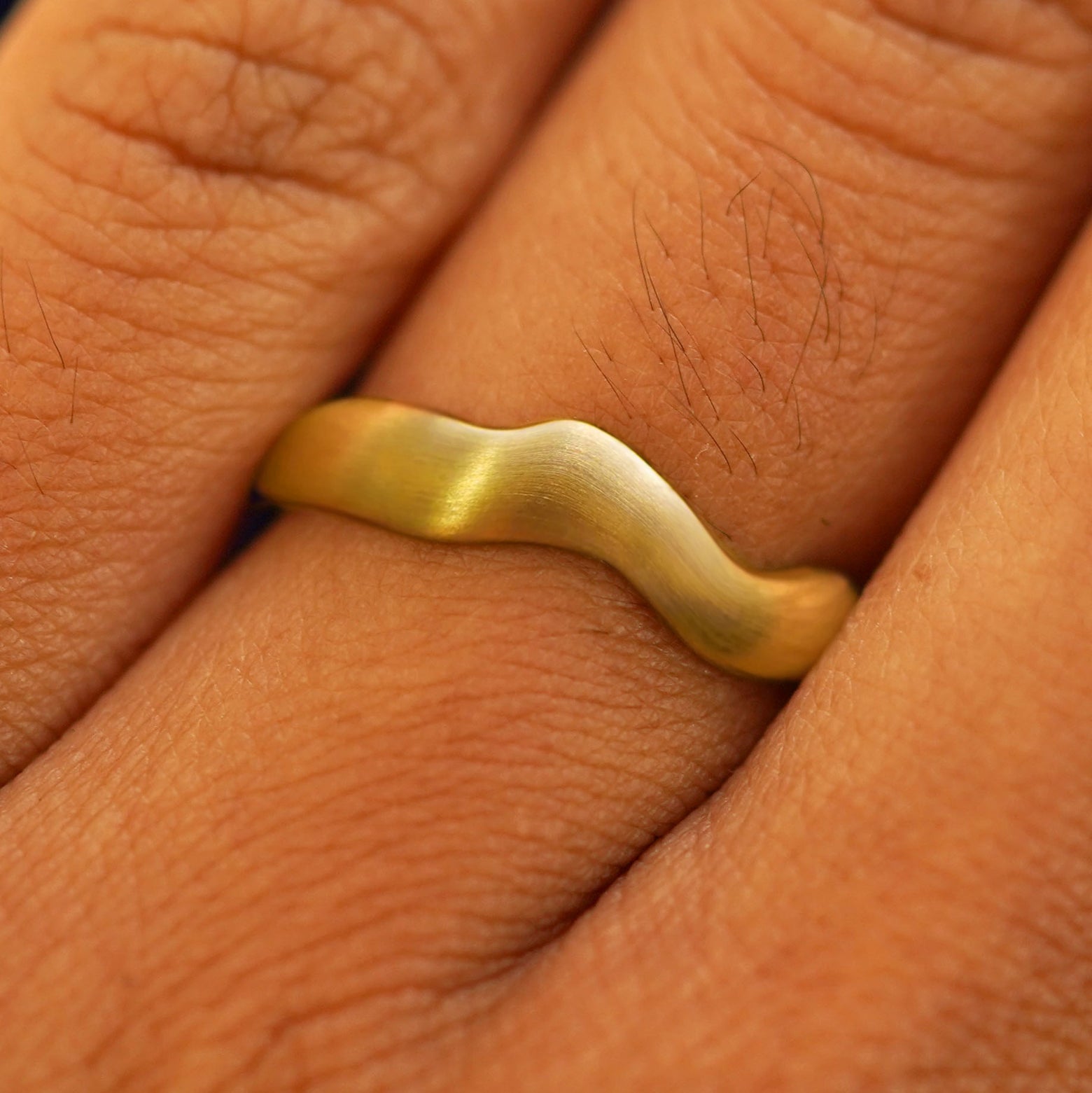 Close up view of a model's fingers wearing a 14k Matte Liquid Band