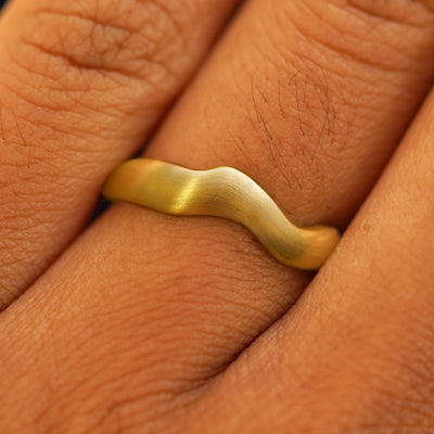 Close up view of a model's fingers wearing a 14k Matte Liquid Band