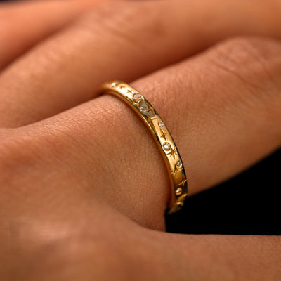 Side view of a Mixed Diamond Stars Band on a model's finger
