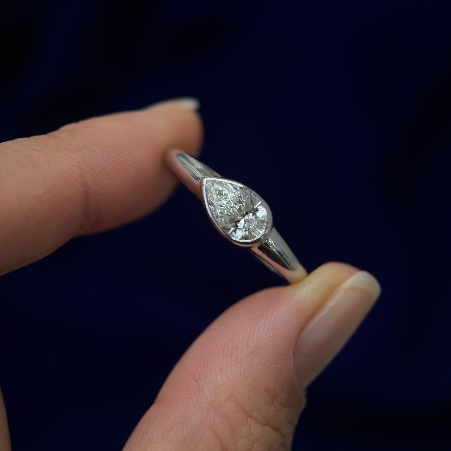 14k White Gold Bezel-horizontal-set 1ct Pear Lab Diamond on Tapered Band Custom Ring, size 10.5