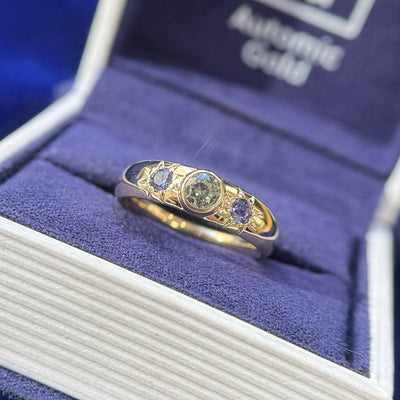 14k Yellow Gold with Round Green Sapphire and 2pc Star-Set Purple Sapphires on 4mm Curvy Mirror Band Custom Ring, Size 5.25