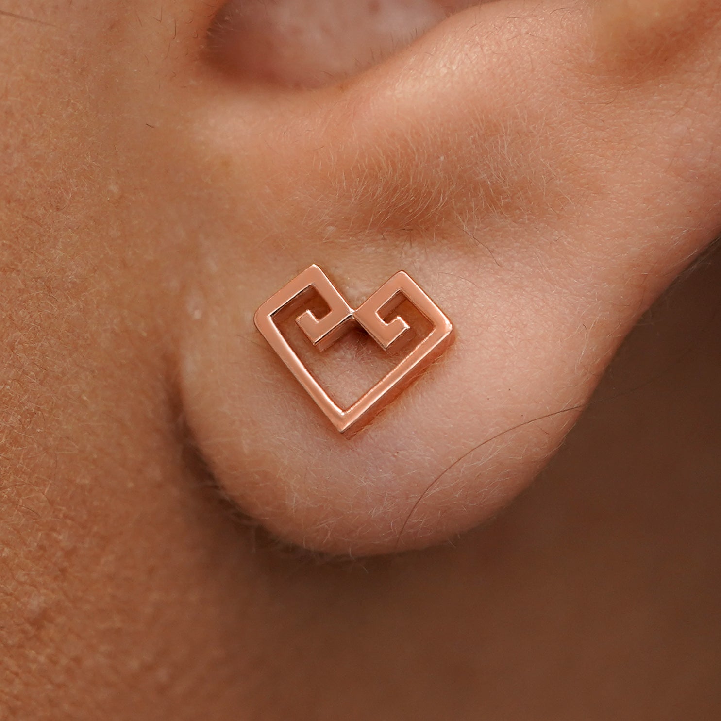 Automic Gold Chere Heart Earring | Minimalist Sustainable Fine Jewelry