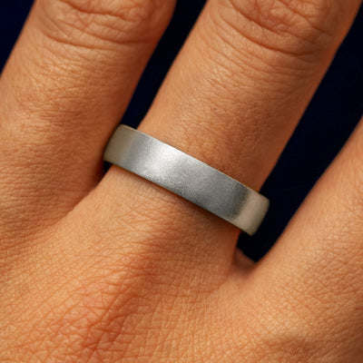 Close up view of a model's fingers wearing a 14k white gold Mix Matte Band