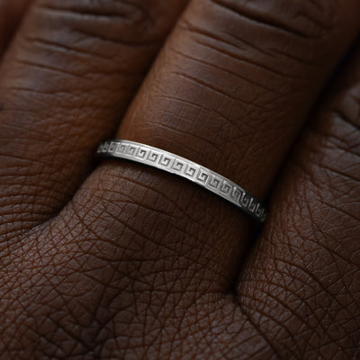 Close up view of a model wearing a solid 14k white gold geometric grass band