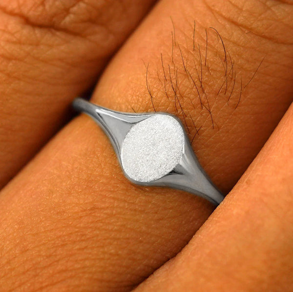 Automic Gold Oval Signet Ring | Sustainable Fine Jewelry
