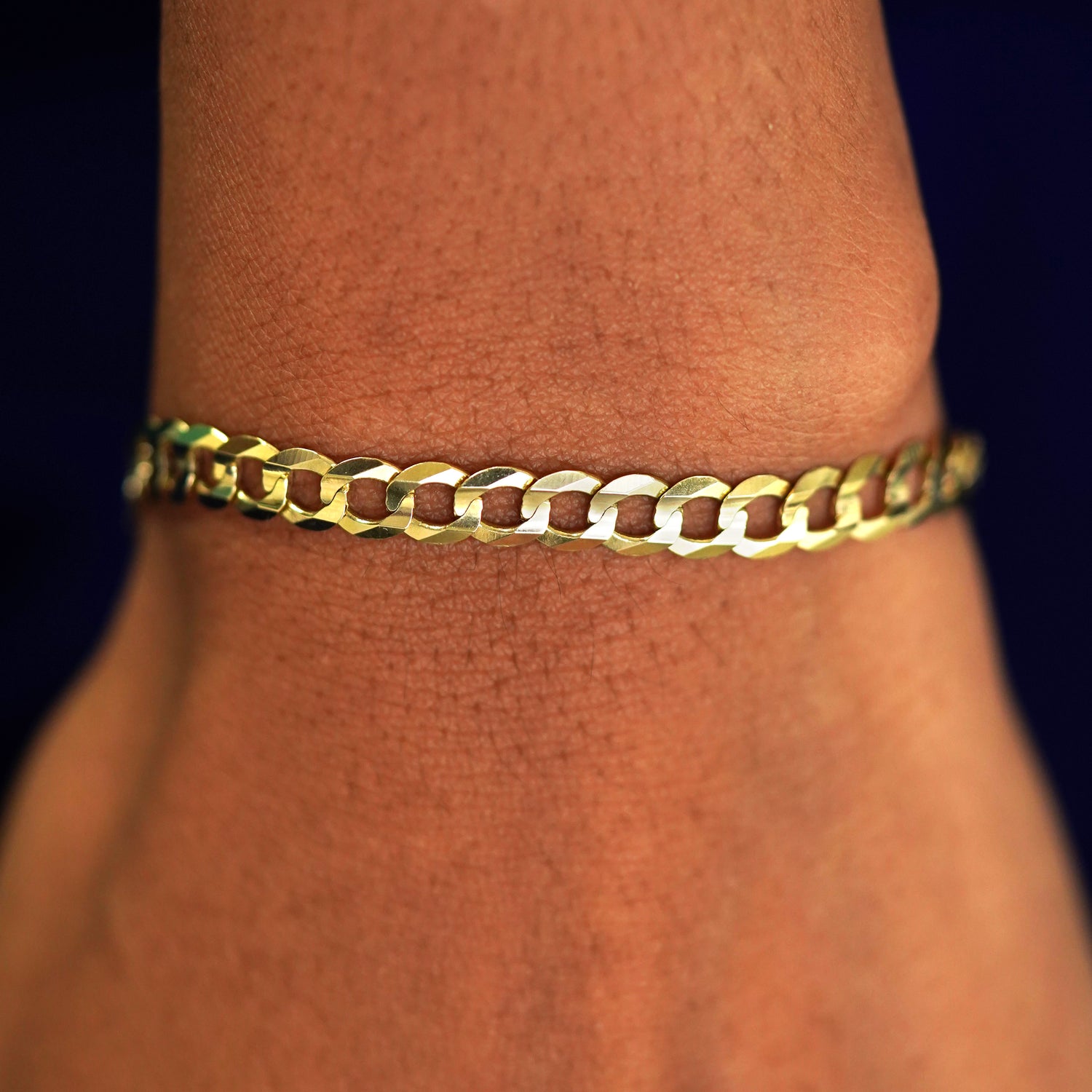 Automic Gold Curb Bracelet | Minimalist Sustainable Fine Jewelry